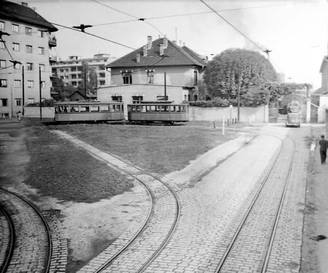 Tramvajsko okretište ispred Tvornica ulja Zagreb u Branimirovoj ulici 1950. godine (okretište na Kanalu)